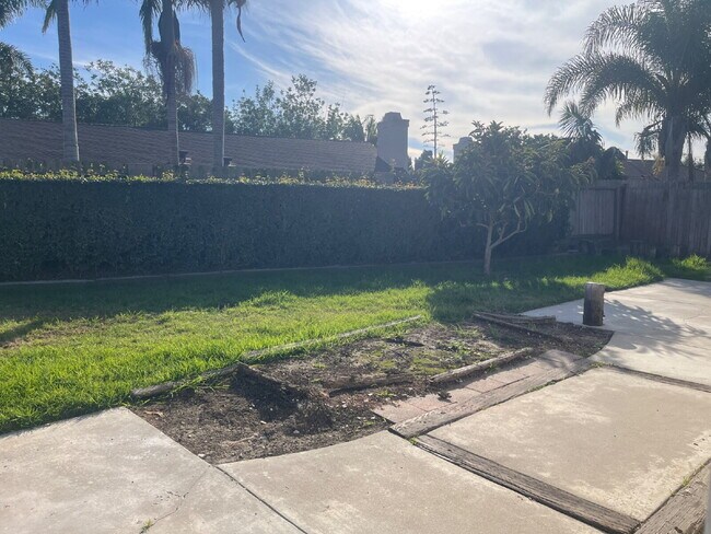 Building Photo - "Charming 4-Bedroom Coastal Retreat with 2 Baths"