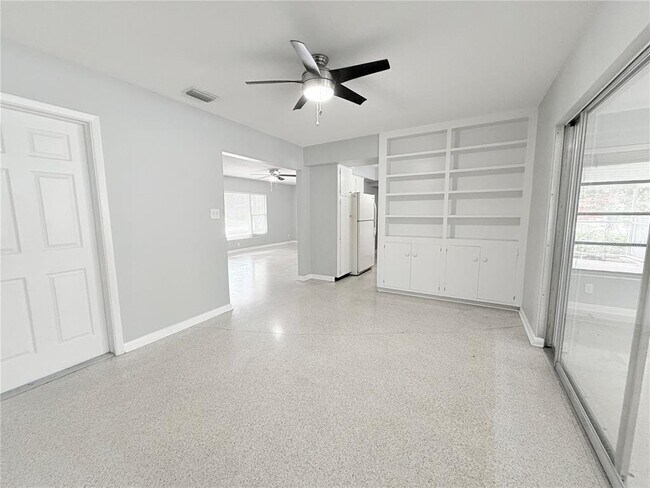 Building Photo - 1001 Brookside Dr