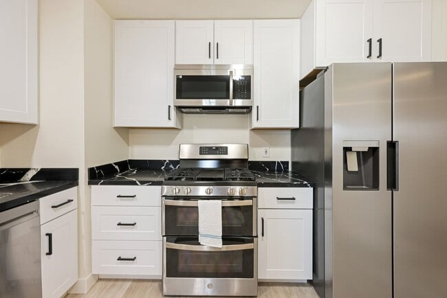 Building Photo - MUST SEE 3 BED 2 BATH HOUSE WITH  UTILITIES INCLUDED, GARAGE & YARD! CALL 6 1 9  8 8 8 5 5 5 4 TO...