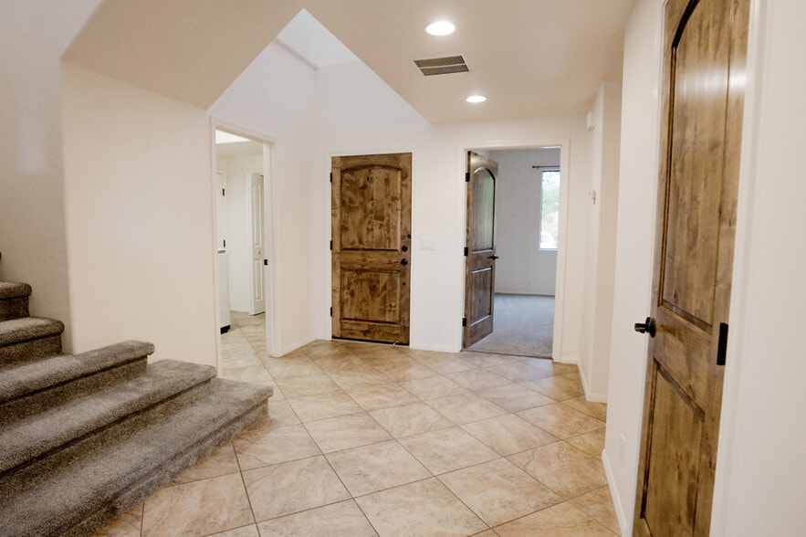 Entrance Way - 1483 Vista Montana Rd
