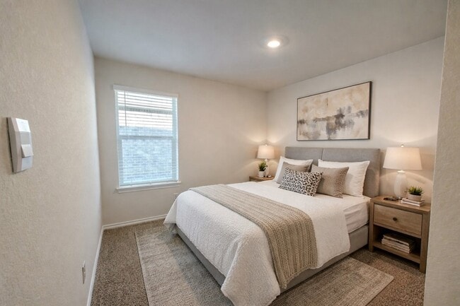 Building Photo - 1324 Stuarts Frst Dr