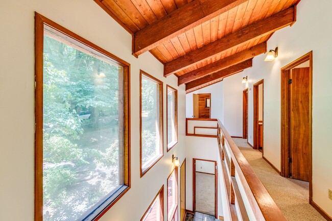 Building Photo - Private 3 Bedroom Home in the Woods