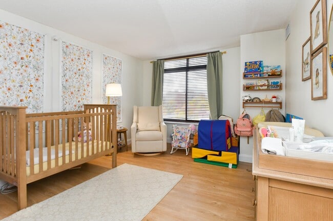 Building Photo - 700 1st St