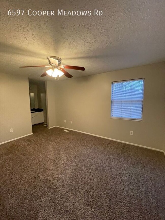 Building Photo - 2 Bed 2.5 Bath - Updated, Scenic, Convenient