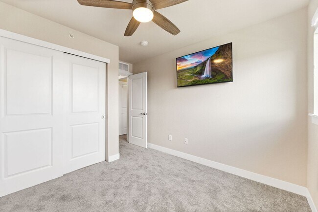 Building Photo - 2 Bed 3.5 Bath Townhome in Fort Collins!