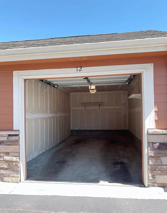 Building Photo - 7130 Simms St