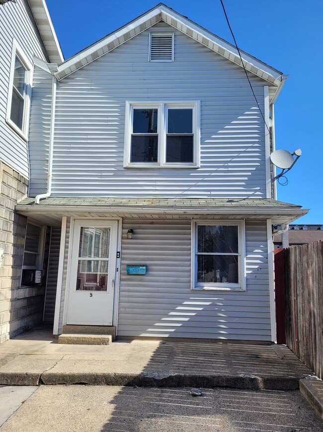 Building Photo - 2 bedroom 1 bathroom home in Ephrata