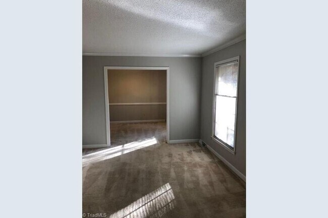 Building Photo - JEFFERSON WOODS 3 bedroom