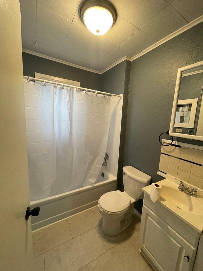 Building Photo - $1050 month/deposit Rare find! Remodeled 3bd Ranch 2 car garage in Savage Addition!