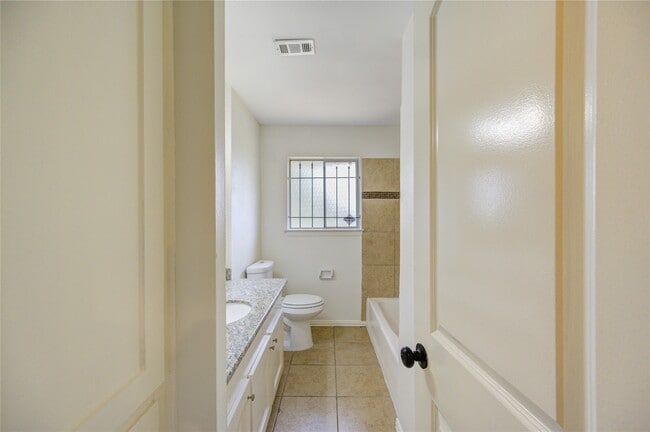 Building Photo - 9811 Shadydale Ln