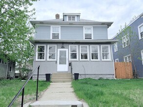 Building Photo - Gorgeous 3 Bedroom with Modern Upgrades!!