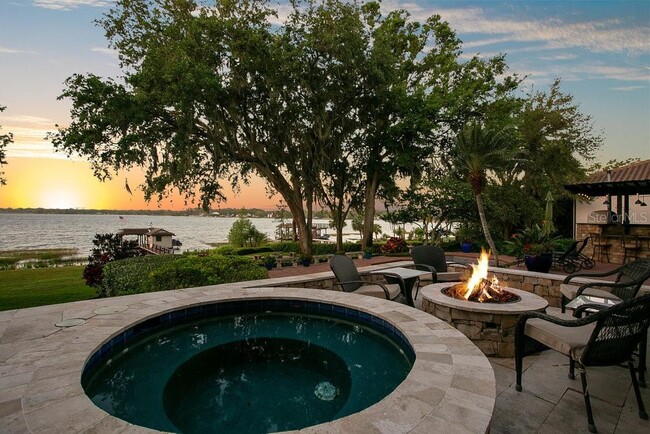 Building Photo - 10577 Down Lakeview Cir