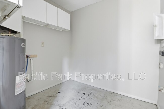 Building Photo - 3939 Esquire Pl