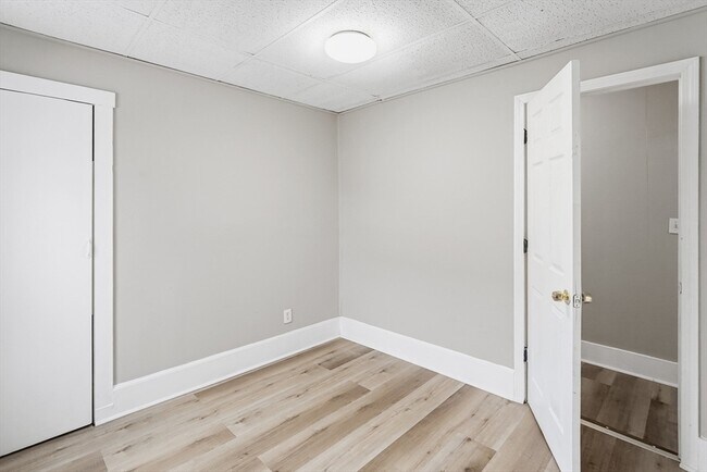 Building Photo - 14 Hacker St