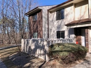 Building Photo - 974 Skyline Dr