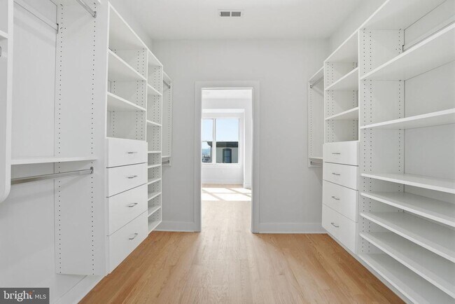 Building Photo - 222 Hermitage St