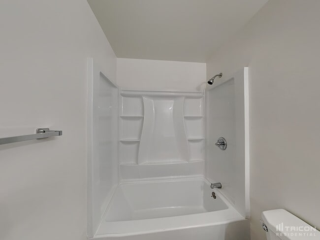 Building Photo - 1121 W 12th Pl