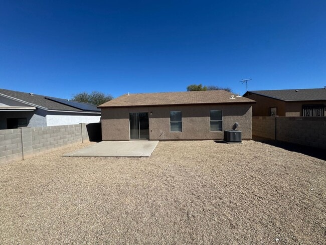 Building Photo - 3 Bedroom - 2 Bath - 1300 Sq. Ft. Home - Tucson