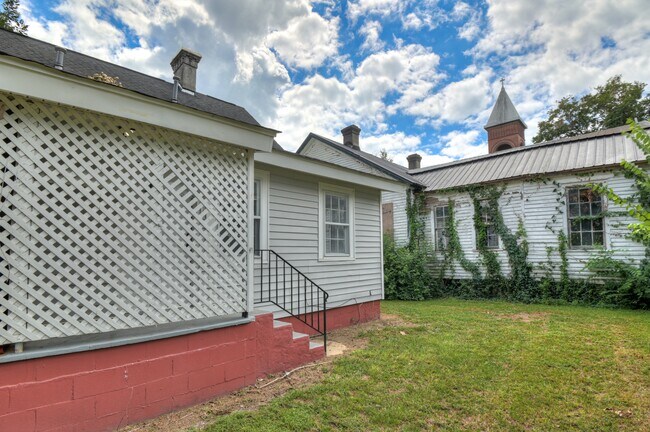Building Photo - 515 3rd St