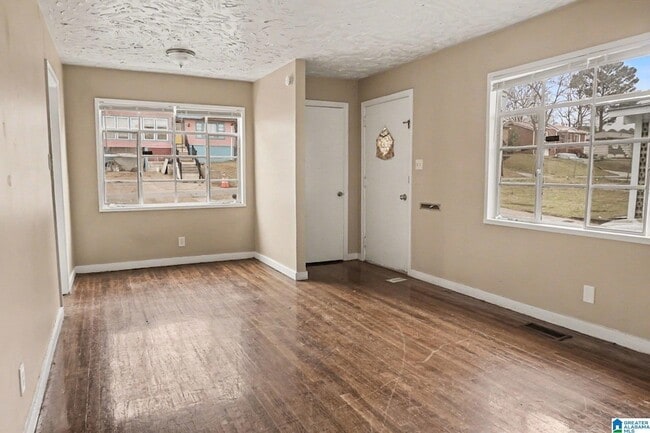 Building Photo - 1520 17th Way SW