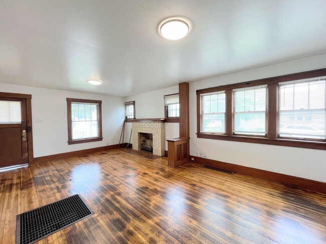 Building Photo - 3 bed 1 bath home