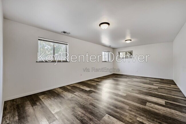 Building Photo - 6313 Pierson St