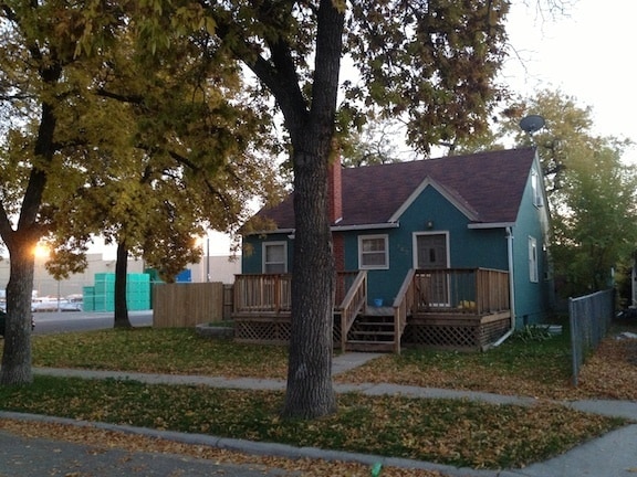 Building Photo - 302 Miles Ave