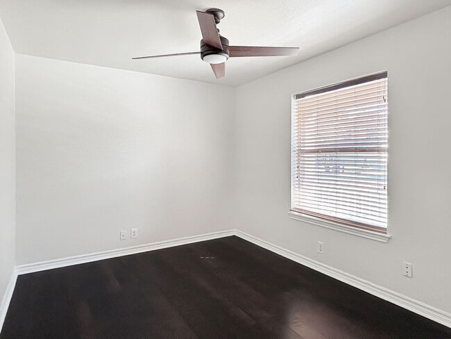 Building Photo - Spacious 4-Bedroom Converse Home with Loft, Flex Room, and Included Appliances