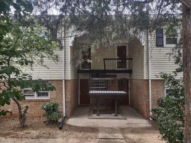 Primary Photo - Newly Renovated Condo located in "Coventry Woods"!