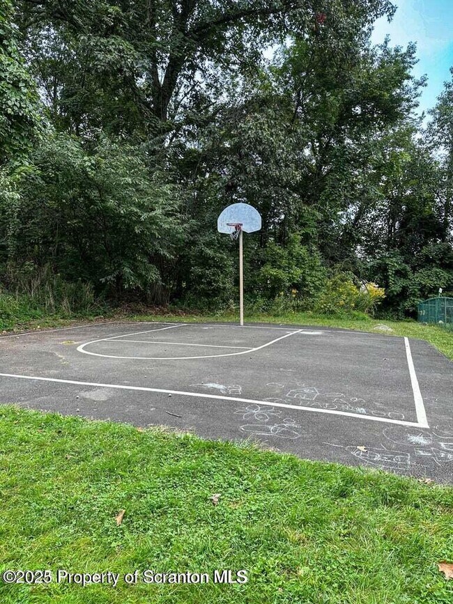 Building Photo - 1702 Summit Pointe