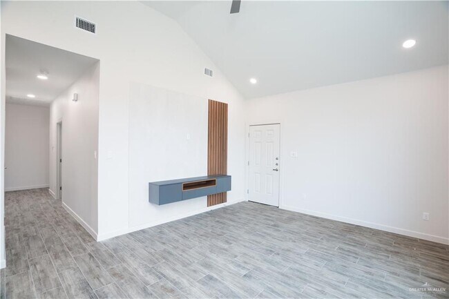 Building Photo - 31 Dragonfly St