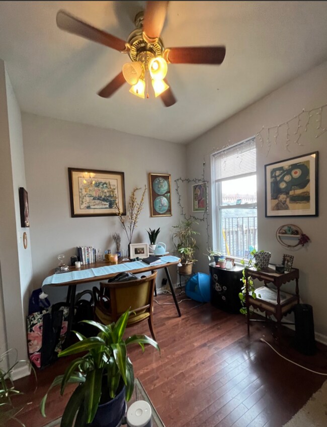 Building Photo - Wicker Park 1bd/1bth W/ Deck Avail 7/1