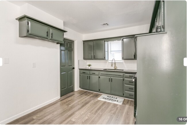 Building Photo - ASK ABOUT OUR VALENTINES DAY MOVE-IN SPECI...