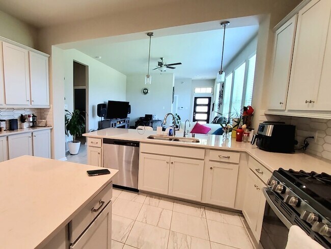 Building Photo - 305 Rise Ln