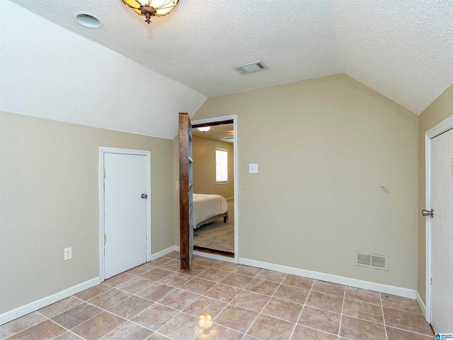 Building Photo - 2614 Royal Cir