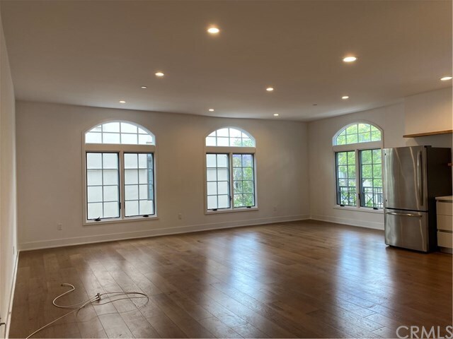 Building Photo - 288 S Oakland Ave