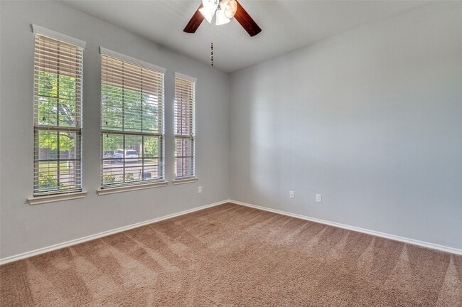 Building Photo - 1012 Lake Meadow Ln