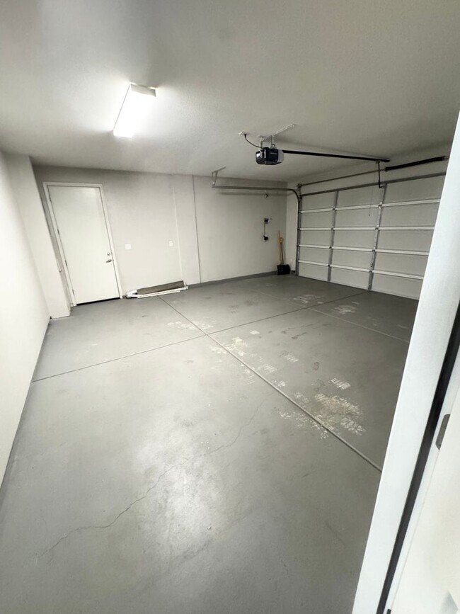 Building Photo - Charming 4 Bedroom Newer South Reno Home