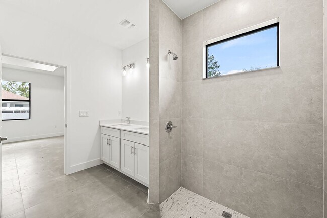 Building Photo - 3705 37th St SW