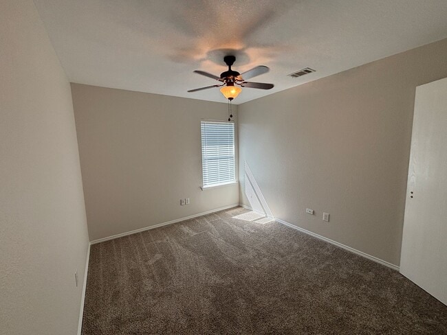 Building Photo - 4 BR/2BA | Updated Single Family Home | 2-Car Garage Parking | Fenced backyard