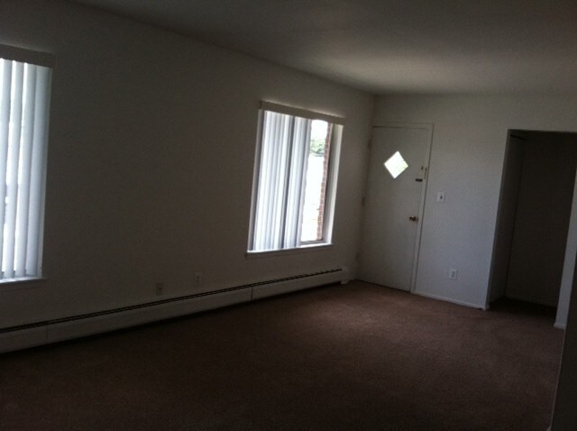 Building Photo - 24925 Jefferson Ave