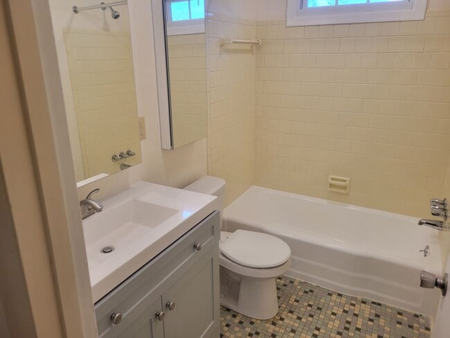 Building Photo - 4 Bedroom Colonial in Timonium