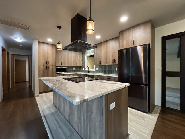 Building Photo - Beautiful 3-Bedroom West Linn Home with Bonus Room, Updated Kitchen and Large Fenced Yard