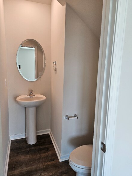 Building Photo - 186 Falcon Ln