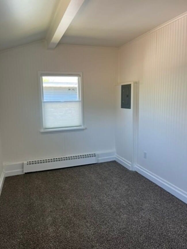 Building Photo - 3 Bed 1 Bath Single Family Home Close to H...