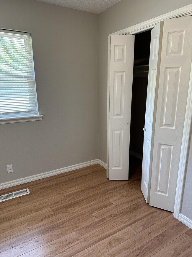 Building Photo - 403 E F St