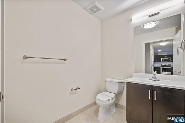 Building Photo - 69 Main St