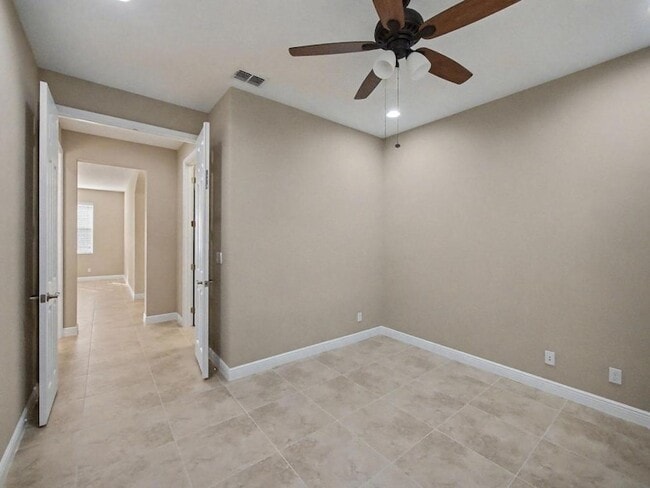 Building Photo - 12115 SW Bennington Cir