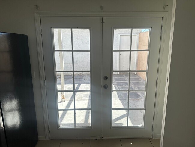 Building Photo - SE!!! Townhouse, Community Pool, Clubhouse...