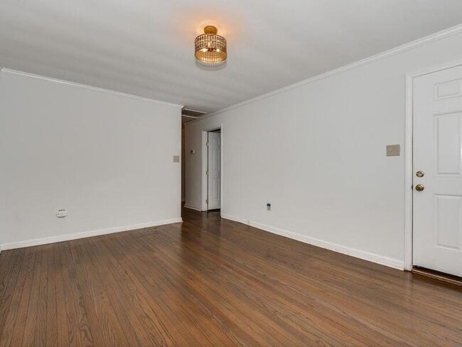 Building Photo - 5113 Valley Stream Rd